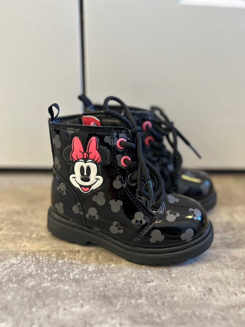 7T Minnie Mouse combat boots never worn